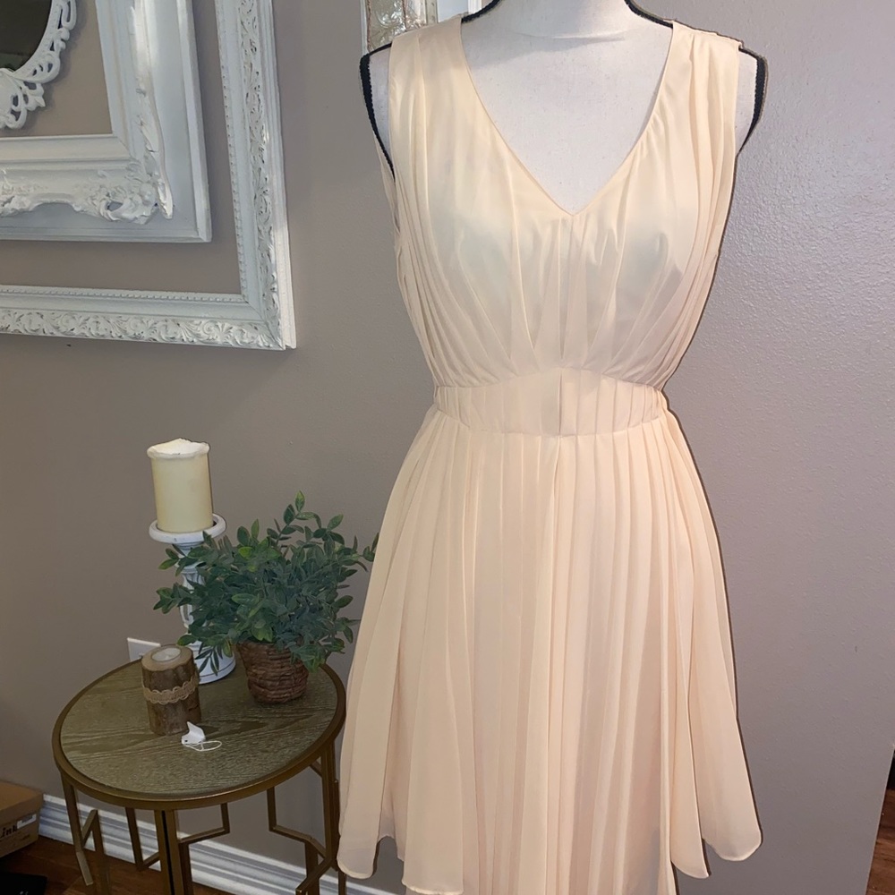 ❌SOLD❌PEACH ASOS DRESS WITH CUT OUT BACK